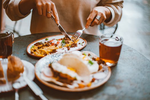 using your hand to measure food portions